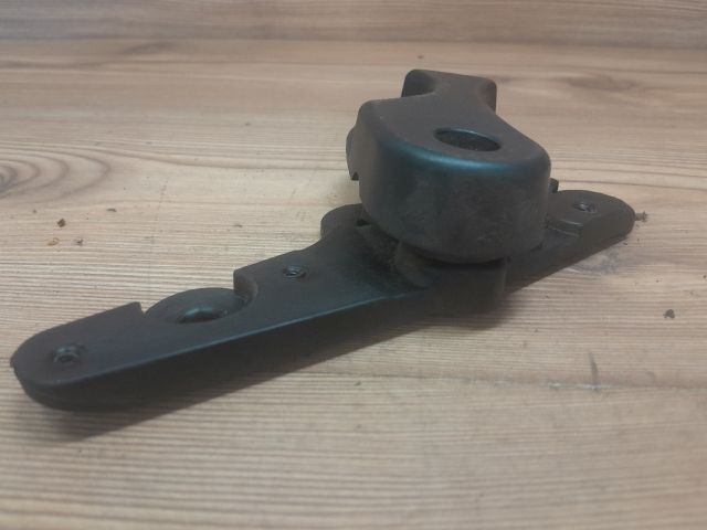 bontott BMW 3 E90 Motorháztető Nyitó Kar / Gomb