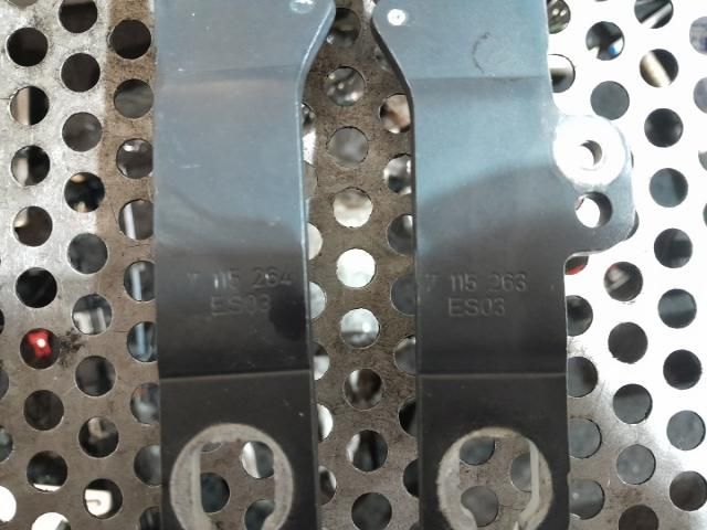 bontott BMW 3 E90 Motorháztető Zsanér Pár