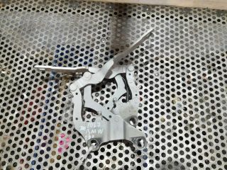 bontott BMW 3 E90 Motorháztető Zsanér Pár