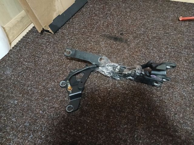 bontott BMW 3 E90 Motorháztető Zsanér Pár