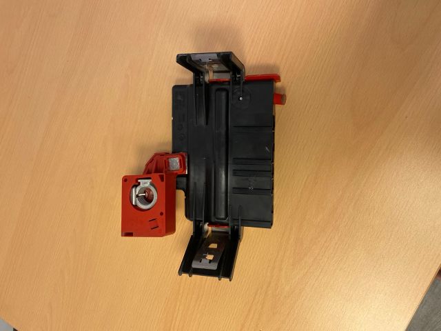 bontott BMW 3 E90 Pozitív Kábel Elosztó