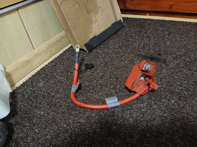 bontott BMW 3 E90 Pozitív Kábel