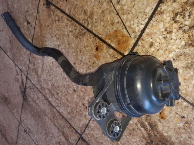 bontott BMW 3 E90 Szervóolaj Tartály