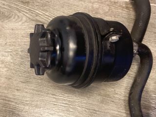 bontott BMW 3 E90 Szervóolaj Tartály