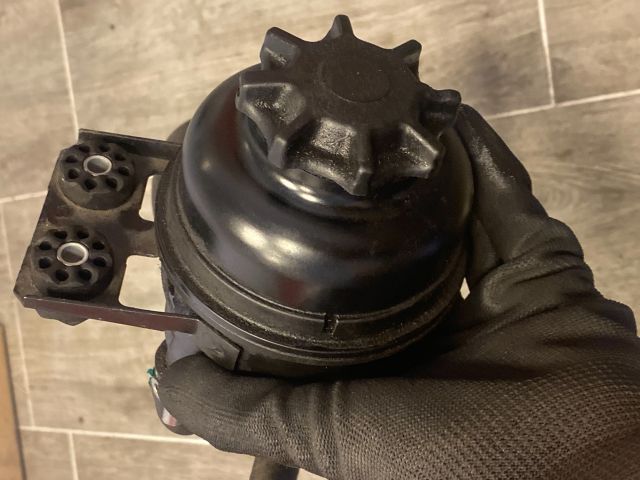 bontott BMW 3 E90 Szervóolaj Tartály