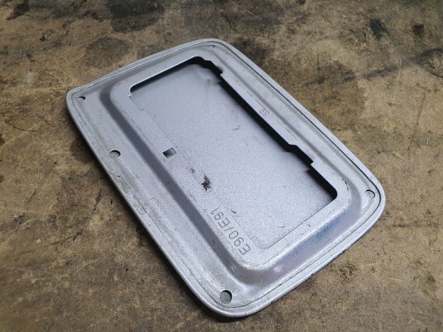 bontott BMW 3 E90 Tankajtó