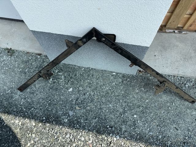 bontott BMW 3 E90 Toronymerevítő