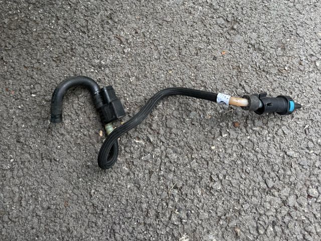 bontott BMW 3 E90 Üzemanyagcső