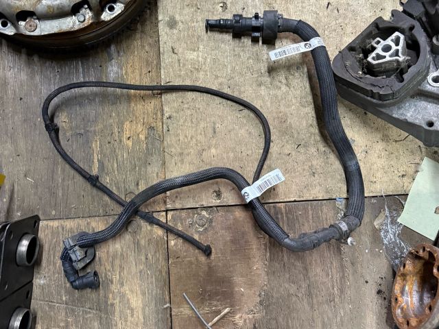 bontott BMW 3 E90 Üzemanyagcső