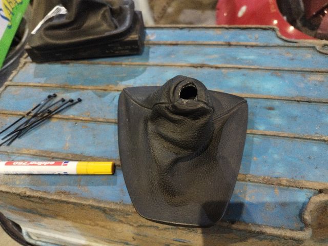 bontott BMW 3 E90 Váltószoknya