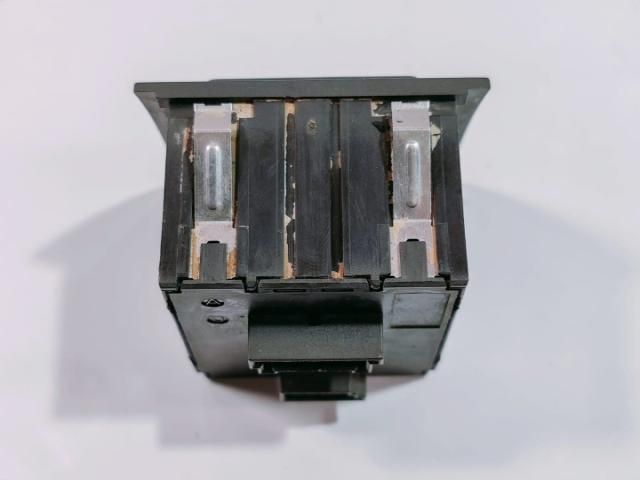 bontott BMW 3 E90 Vészvillogó Kapcsoló