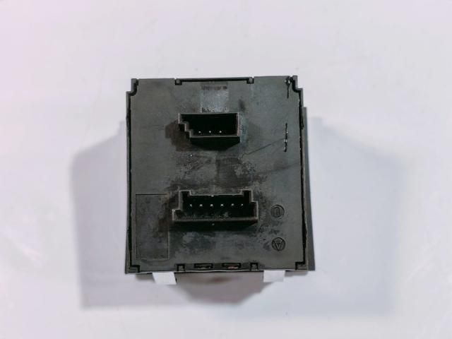 bontott BMW 3 E90 Vészvillogó Kapcsoló