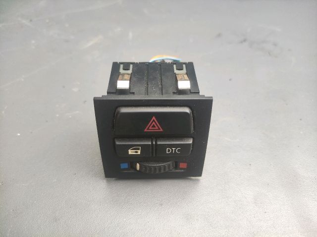 bontott BMW 3 E90 Vészvillogó Kapcsoló