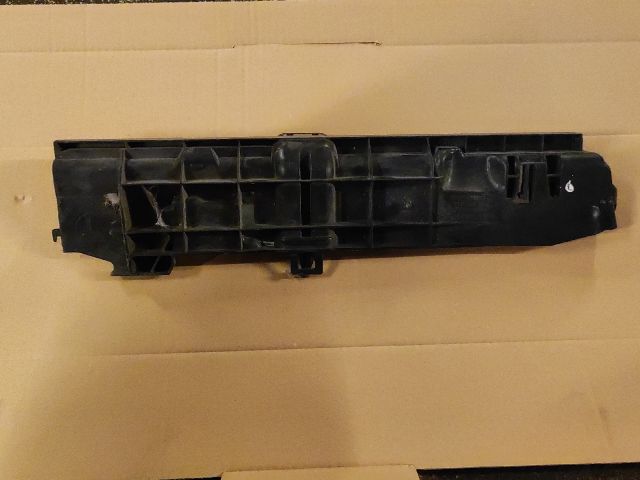 bontott BMW 3 E90 Vízhűtő Radiátor Tartó