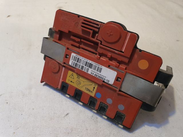 bontott BMW 3 E91 Biztosítéktábla Motortér