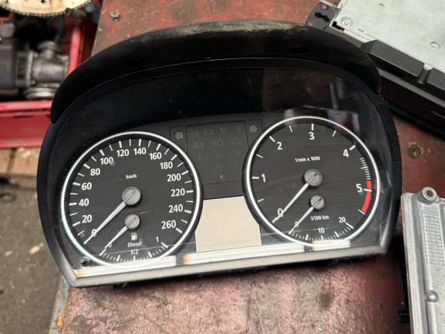 bontott BMW 3 E91 Kilométeróra