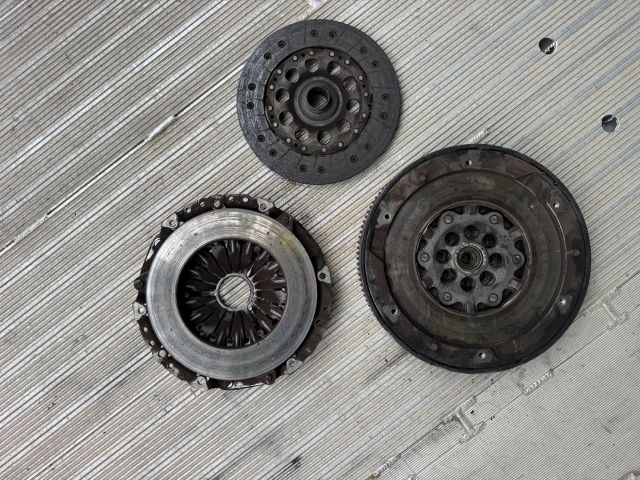 bontott BMW 3 E91 Kuplung Szett Lendkerékkel