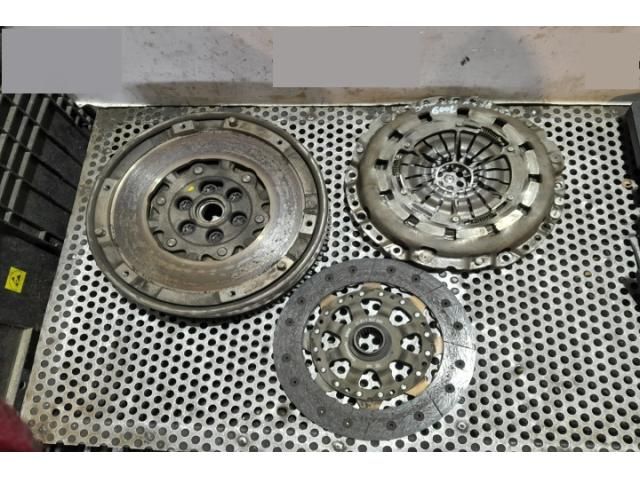 bontott BMW 3 E91 Kuplung Szett (Szerkezet, Tárcsa)