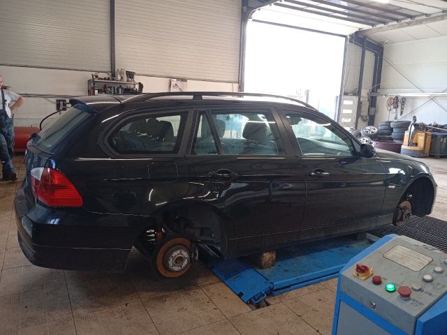 bontott BMW 3 E91 Motor Tartó Bak Jobb