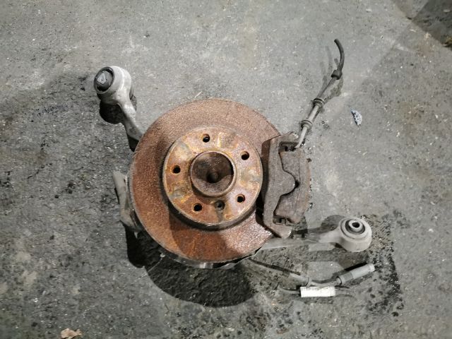 bontott BMW 3 E91 Bal első Csonkállvány