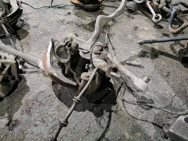 bontott BMW 3 E91 Bal első Csonkállvány