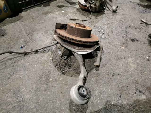 bontott BMW 3 E91 Bal első Csonkállvány