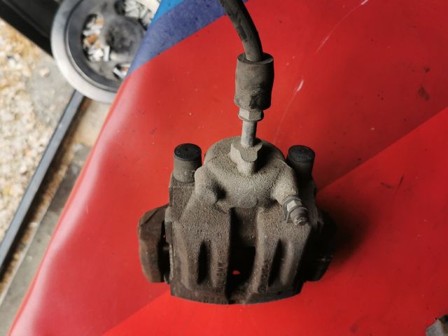 bontott BMW 3 E91 Bal hátsó Féknyereg Munkahengerrel