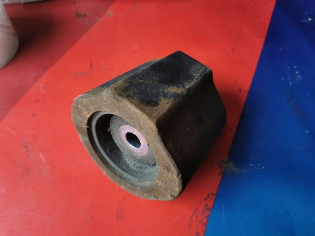 bontott BMW 3 E91 Differenciálmű Tartó Bak