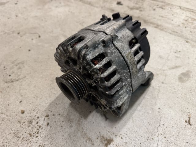 bontott BMW 3 E91 Generátor