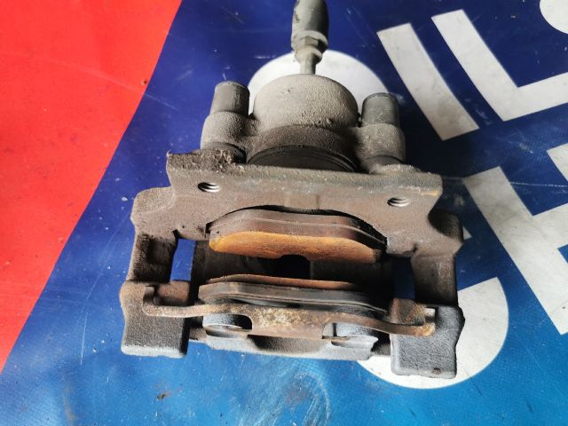 bontott BMW 3 E91 Jobb hátsó Féknyereg Munkahengerrel