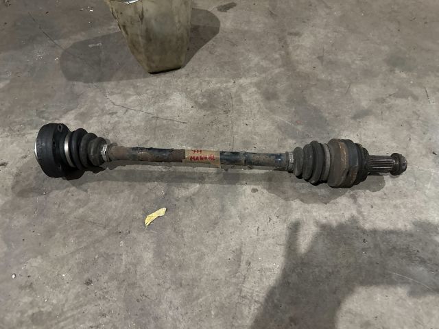 bontott BMW 3 E91 Jobb hátsó Féltengely