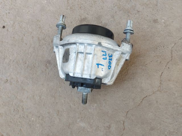 bontott BMW 3 E91 Motor Tartó Bak Bal