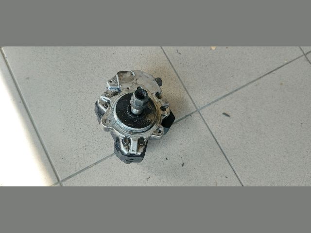 bontott BMW 3 E91 Nagynyomású Szivattyú