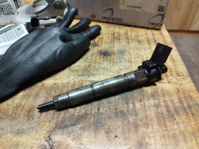 bontott BMW 3 E91 Porlasztó (1 db)