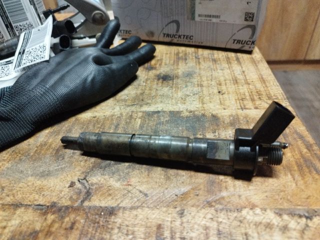 bontott BMW 3 E91 Porlasztó (1 db)