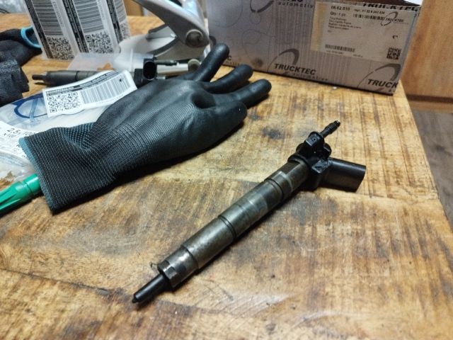 bontott BMW 3 E91 Porlasztó (1 db)