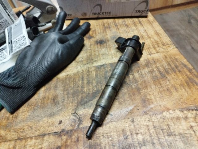 bontott BMW 3 E91 Porlasztó (1 db)