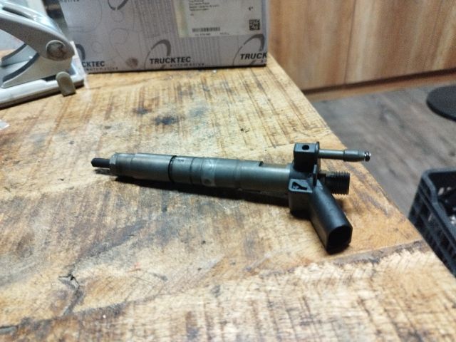 bontott BMW 3 E91 Porlasztó (1 db)