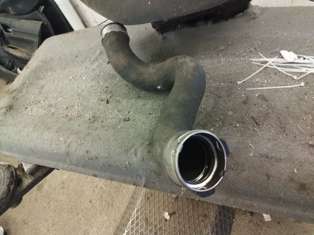 bontott BMW 3 E91 Turbócső