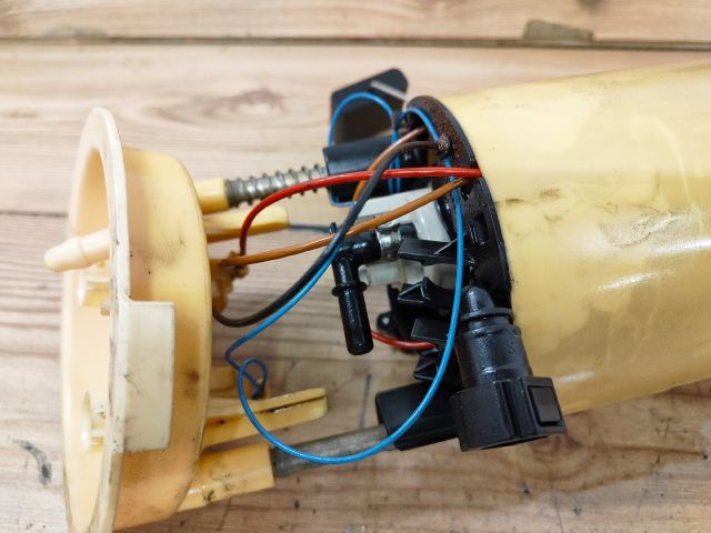 bontott BMW 3 E91 Üzemanyag Szivattyú