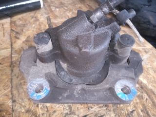 bontott BMW 3 E91 Bal első Féknyereg Munkahengerrel