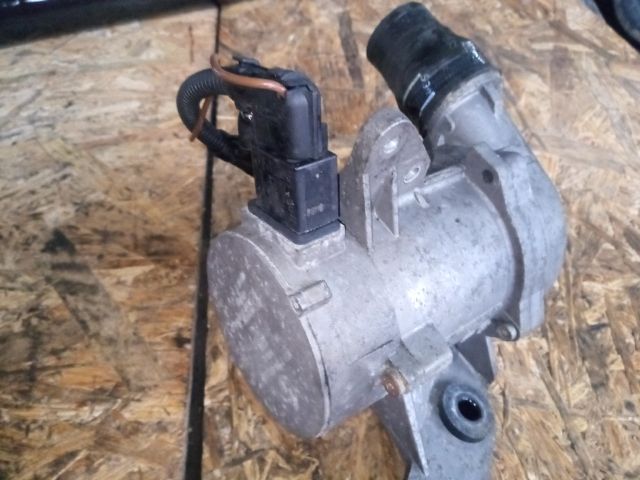 bontott BMW 3 E91 Vízpumpa