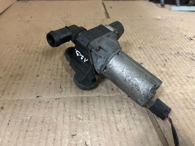 bontott BMW 3 E91 Vízpumpa