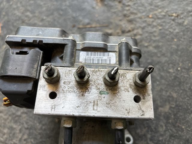 bontott BMW 3 E91 ABS Kocka