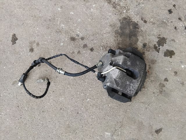 bontott BMW 3 E91 Bal első Féknyereg Munkahengerrel