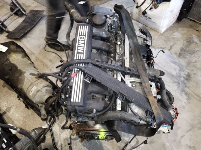 bontott BMW 3 E91 Motor (Fűzött blokk hengerfejjel)