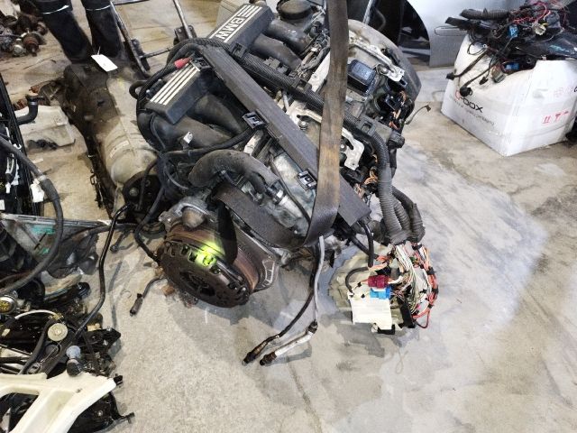 bontott BMW 3 E91 Motor (Fűzött blokk hengerfejjel)