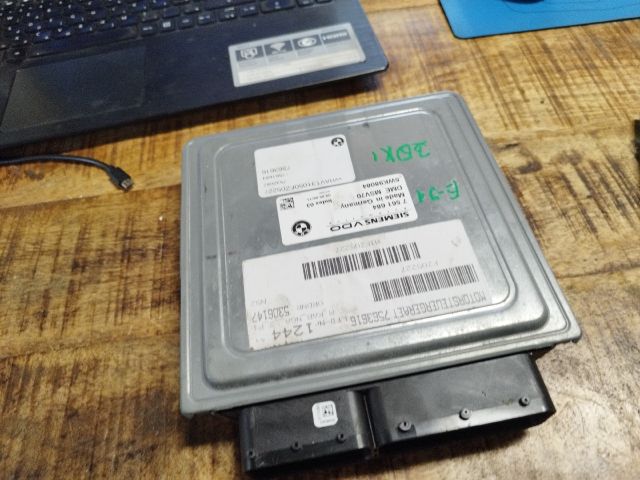 bontott BMW 3 E91 Motorvezérlő