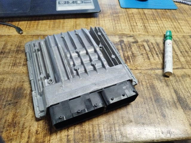 bontott BMW 3 E91 Motorvezérlő