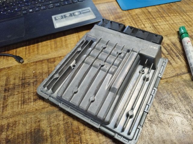 bontott BMW 3 E91 Motorvezérlő